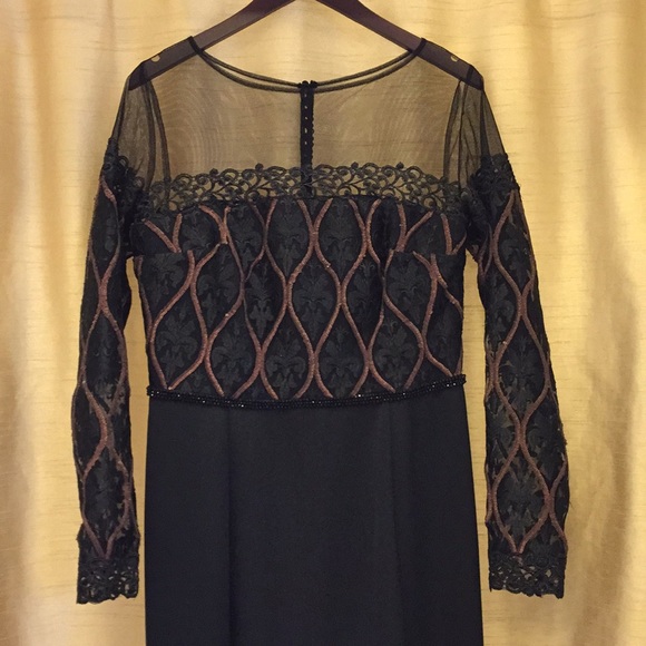 Rengin Gown - Picture 7 of 8